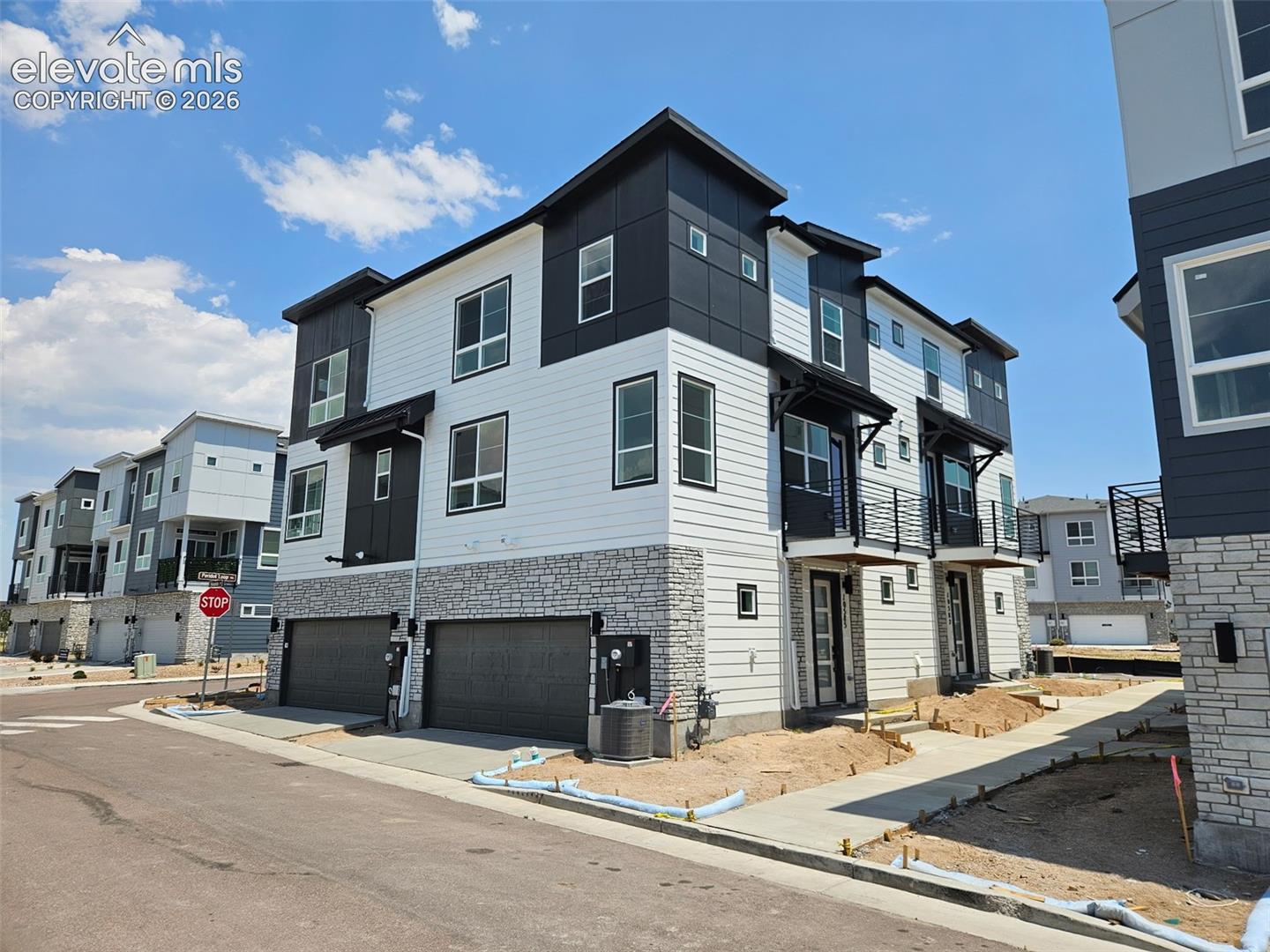 10585 Helenite Point