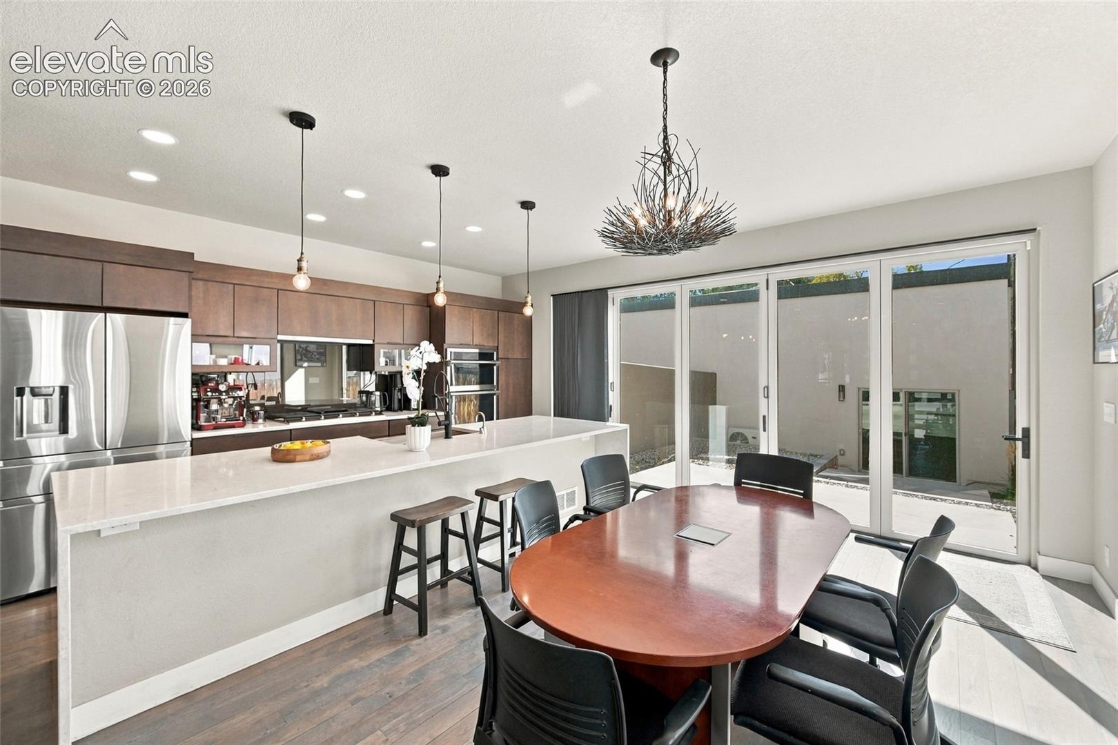 Listing photo 7 for 1319 W Colorado Avenue