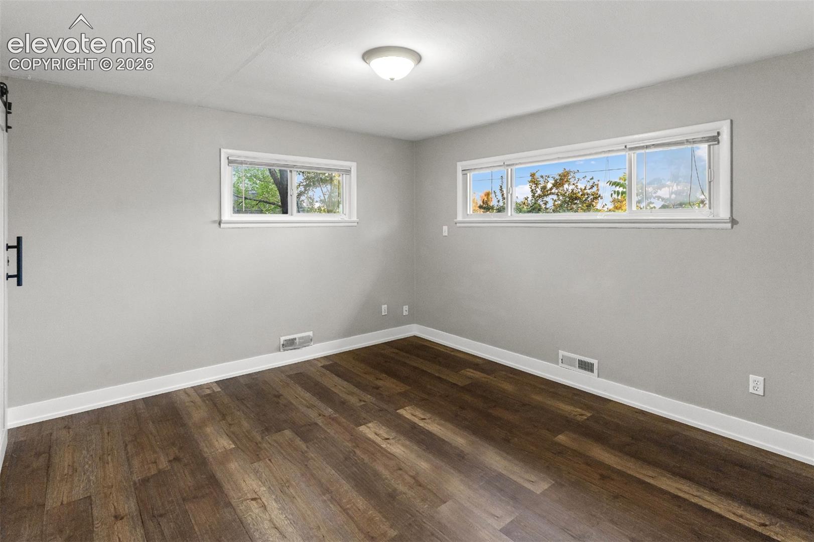 Listing photo 10 for 1220 E Fountain Boulevard
