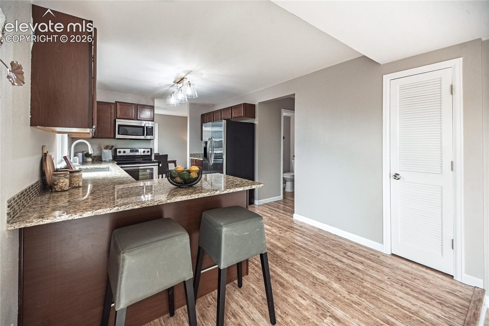 Listing photo 16 for 4325 Ramblewood Drive