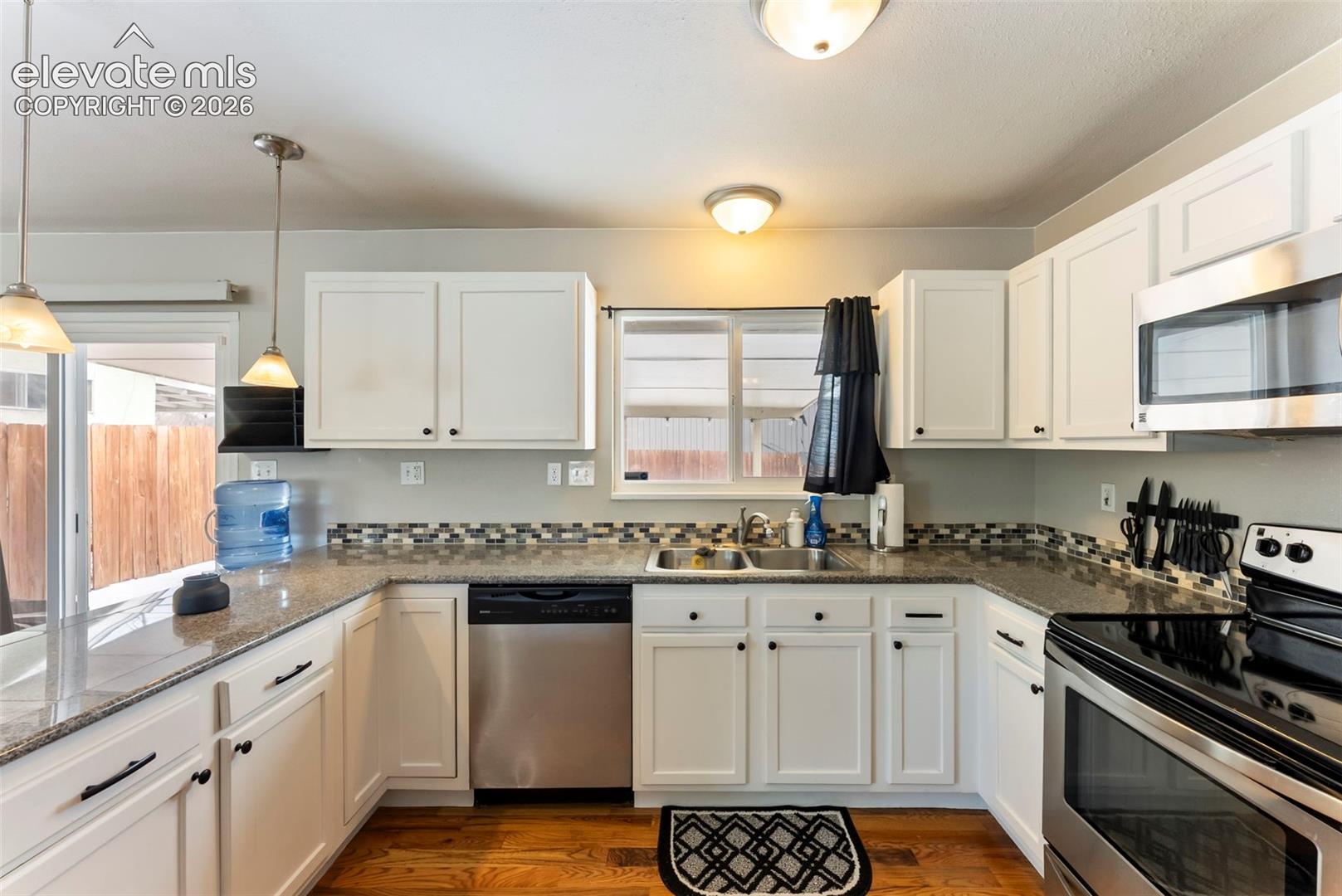 Listing photo 7 for 1429 Prado Drive