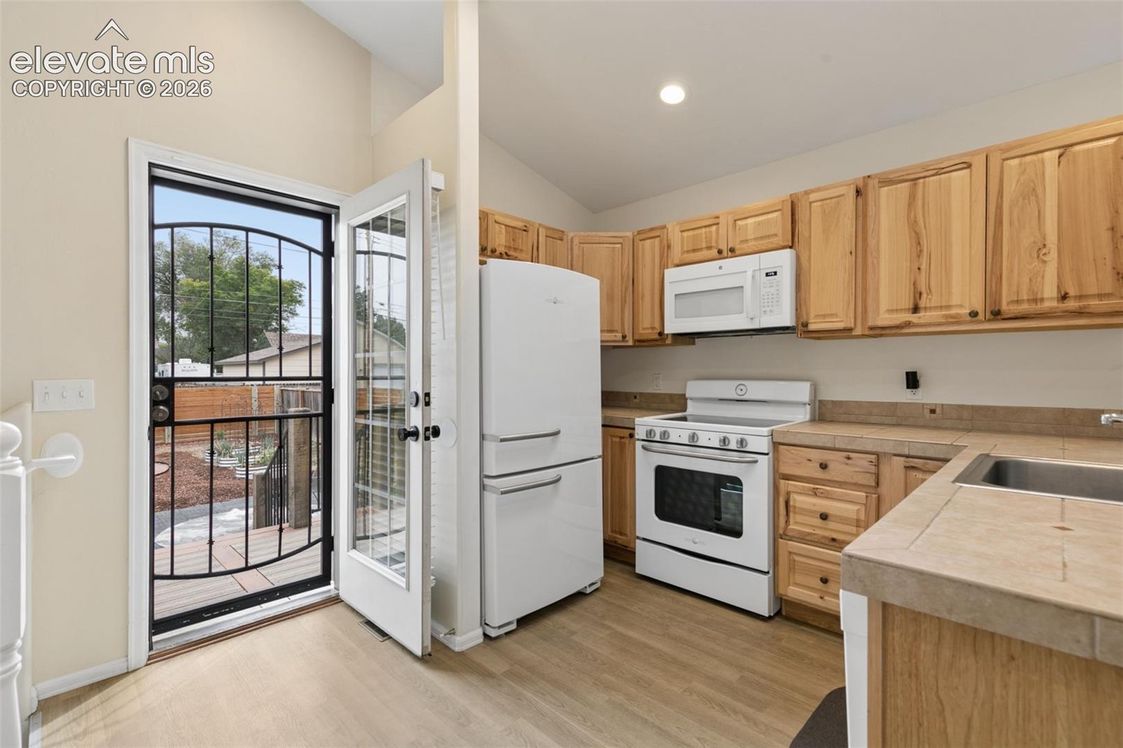 Listing photo 8 for 3021 Virginia Avenue