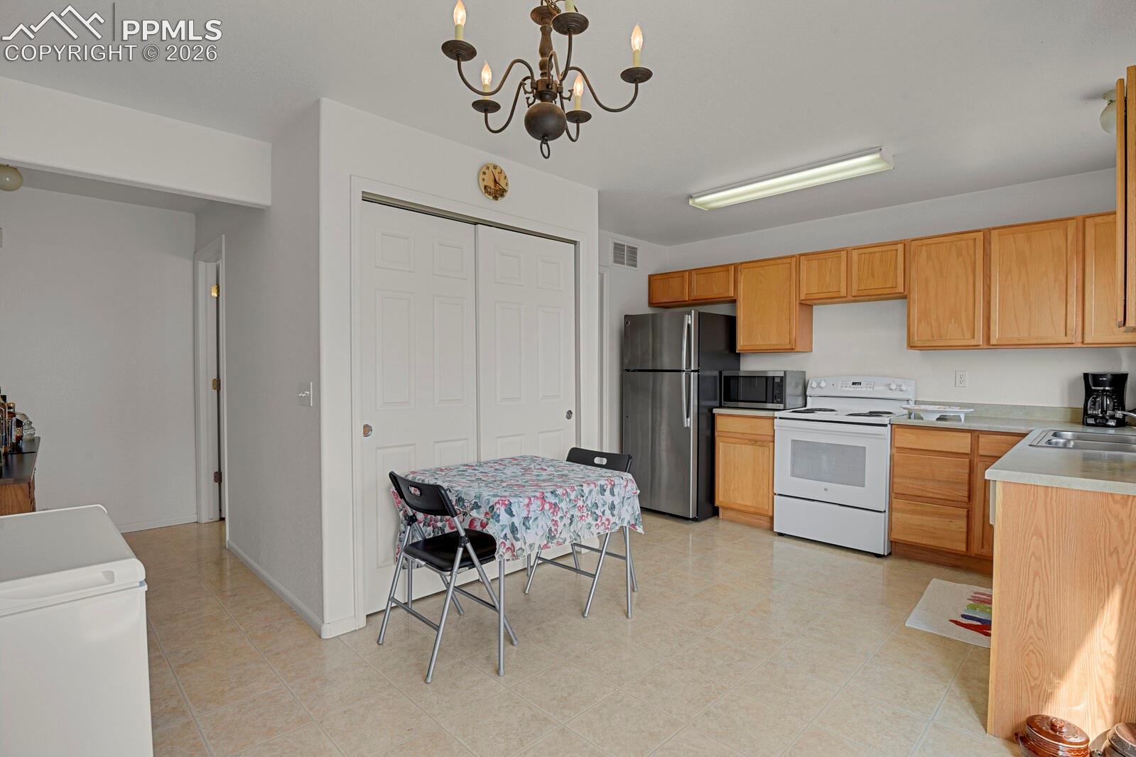 Listing photo 10 for 7203 Bentwater Drive