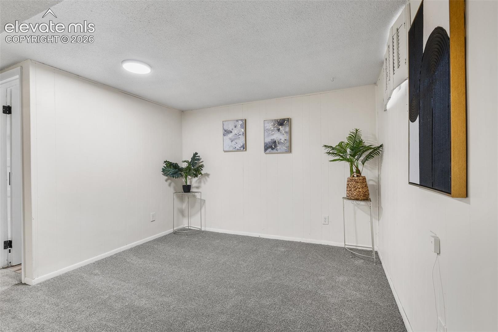 Listing photo 17 for 1818 Maplewood Drive