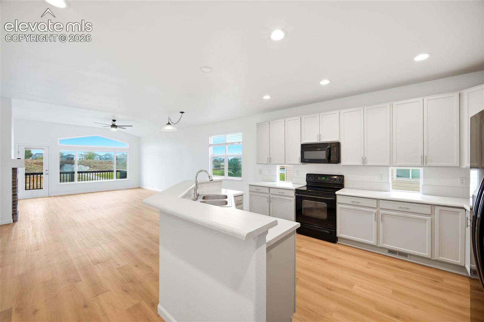 Listing photo 9 for 12354 Pine Valley Circle