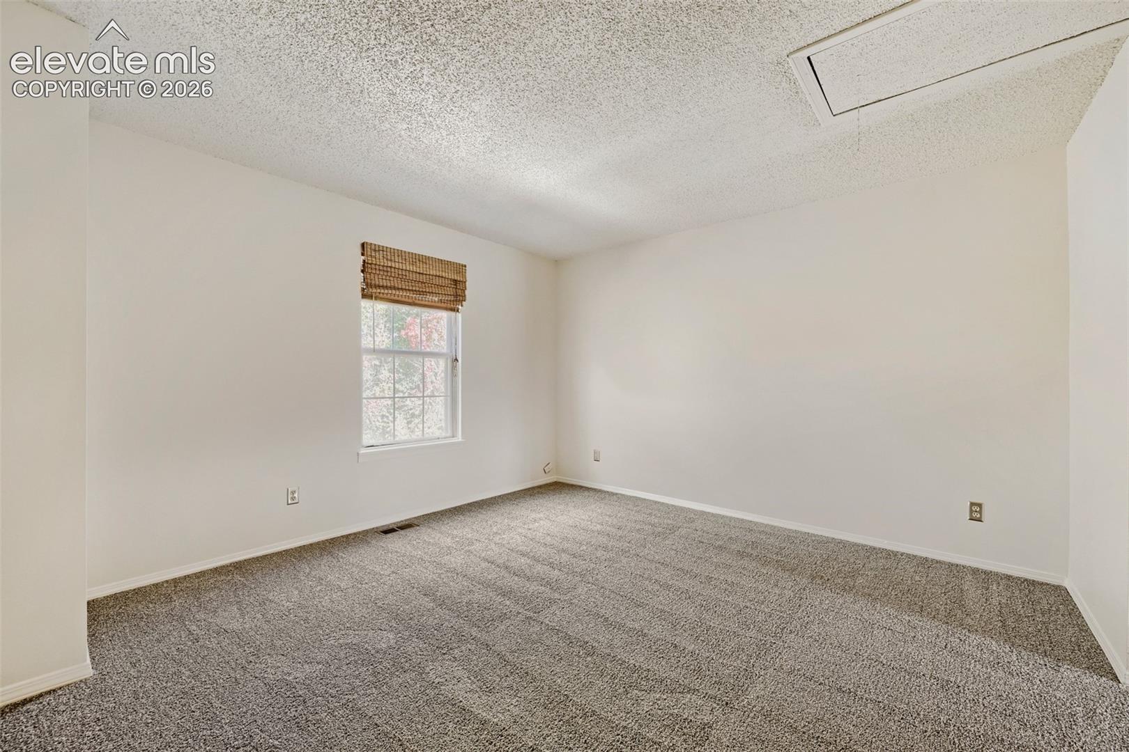 Listing photo 14 for 4128 Charleston Drive