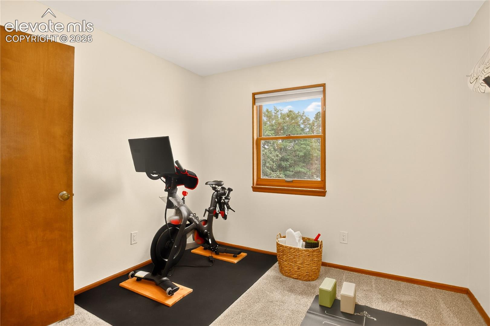 Listing photo 12 for 920 N Grey Eagle Circle
