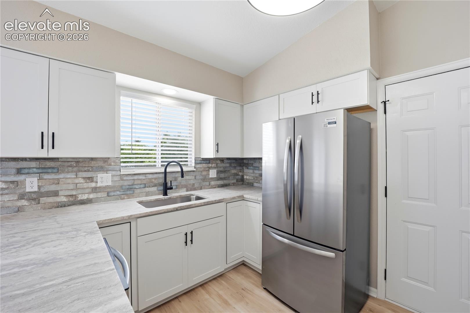 Listing photo 14 for 84 W Bonanza Drive