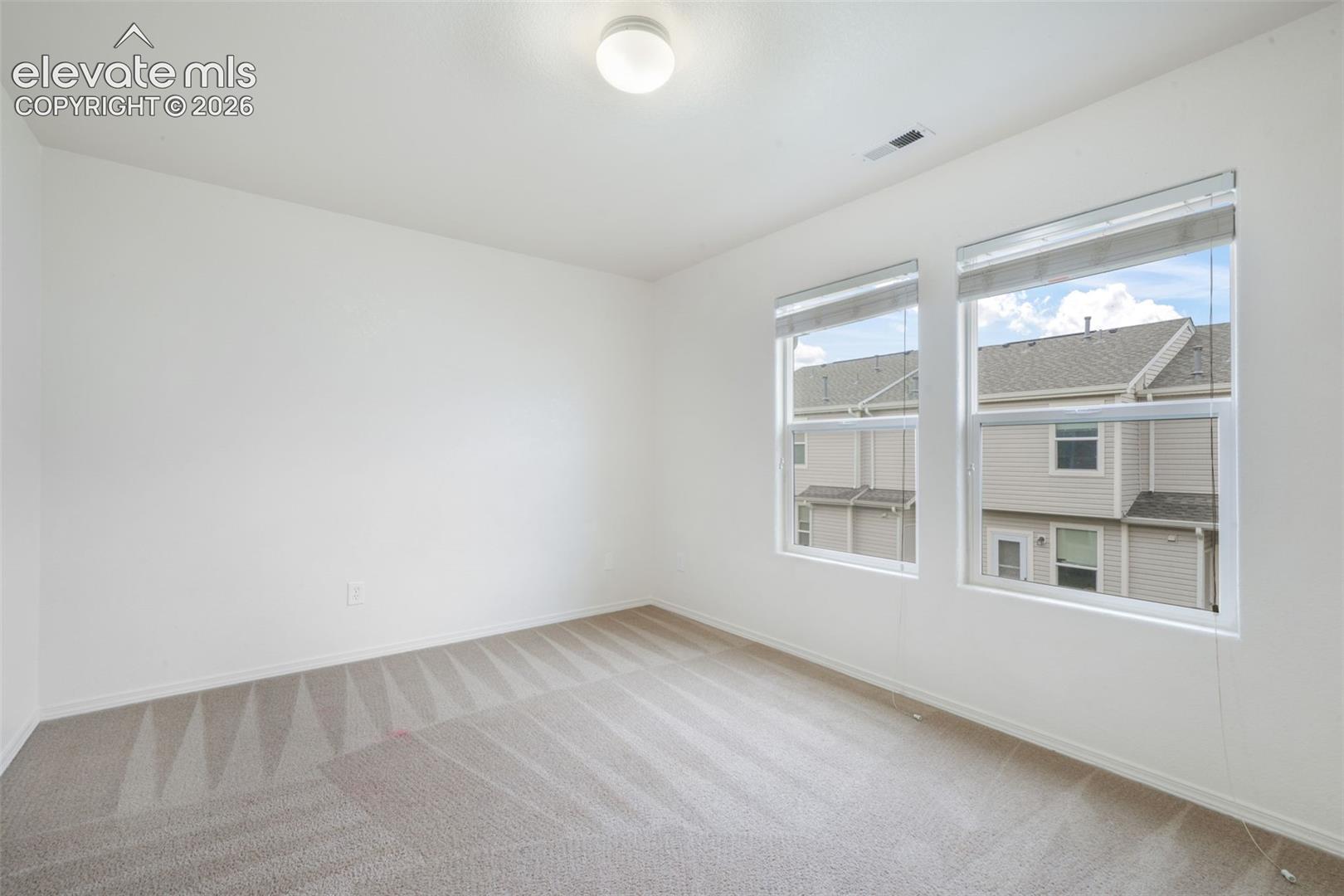 Listing photo 34 for 10513 Wells Point