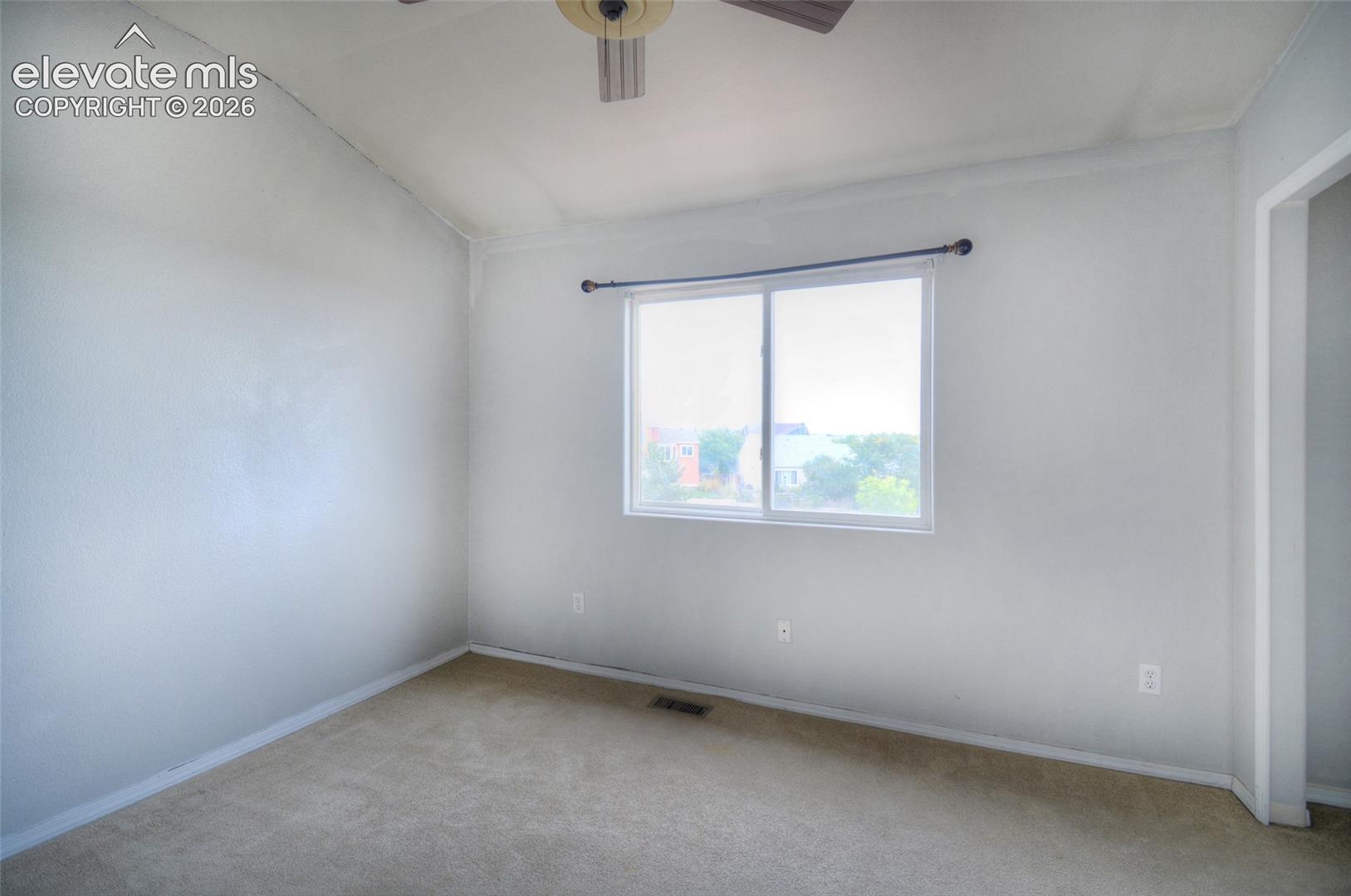 Listing photo 19 for 1042 Cailin Way