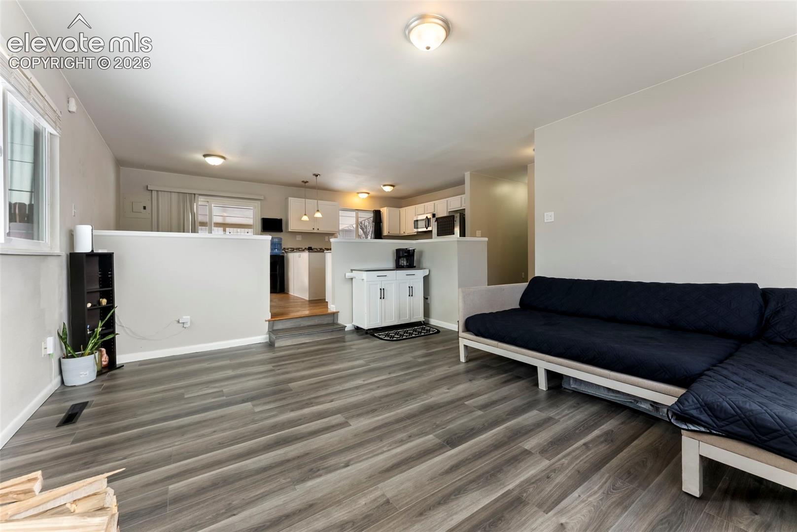 Listing photo 4 for 1429 Prado Drive
