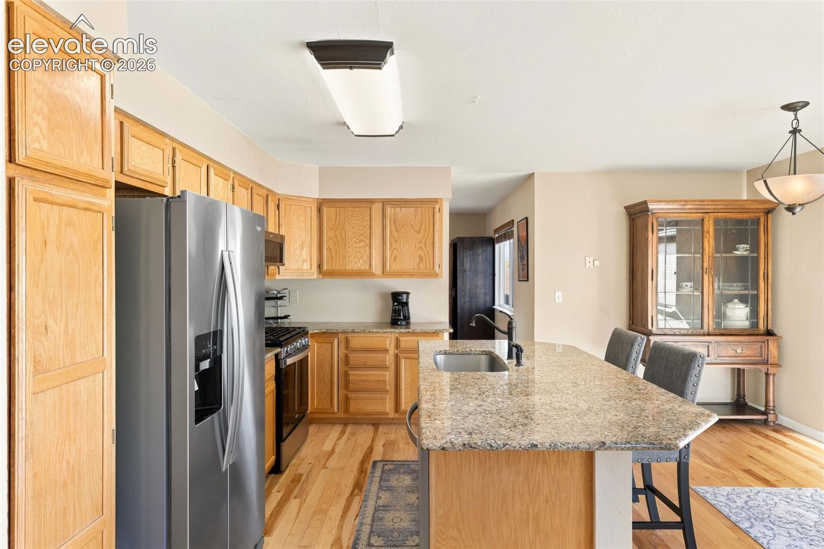 Listing photo 5 for 1150 Pipestone Court