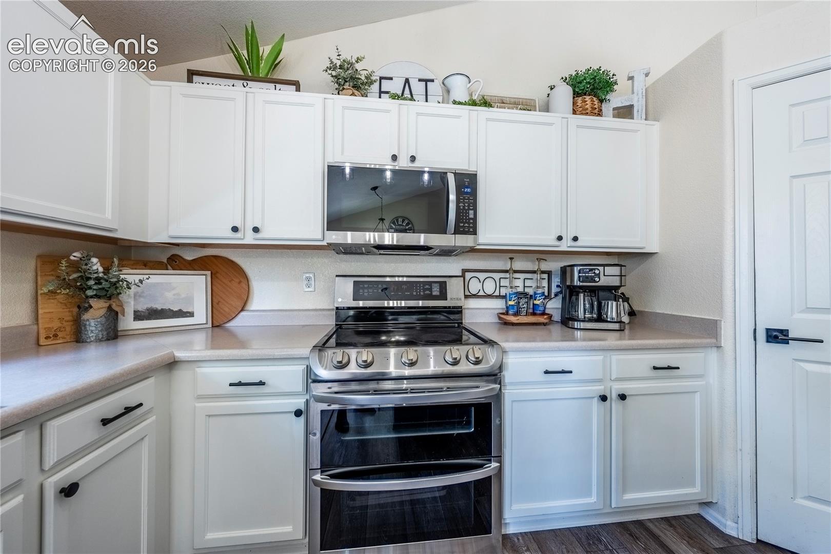 Listing photo 12 for 5664 Mesa Mountain Way
