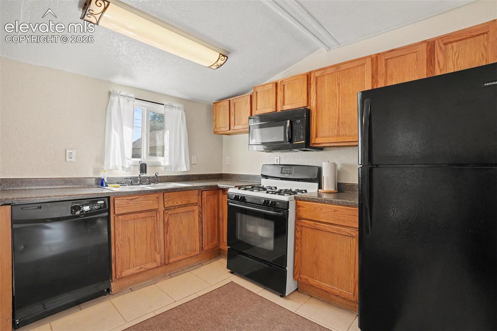 Listing photo 15 for 1616 E Orman Avenue