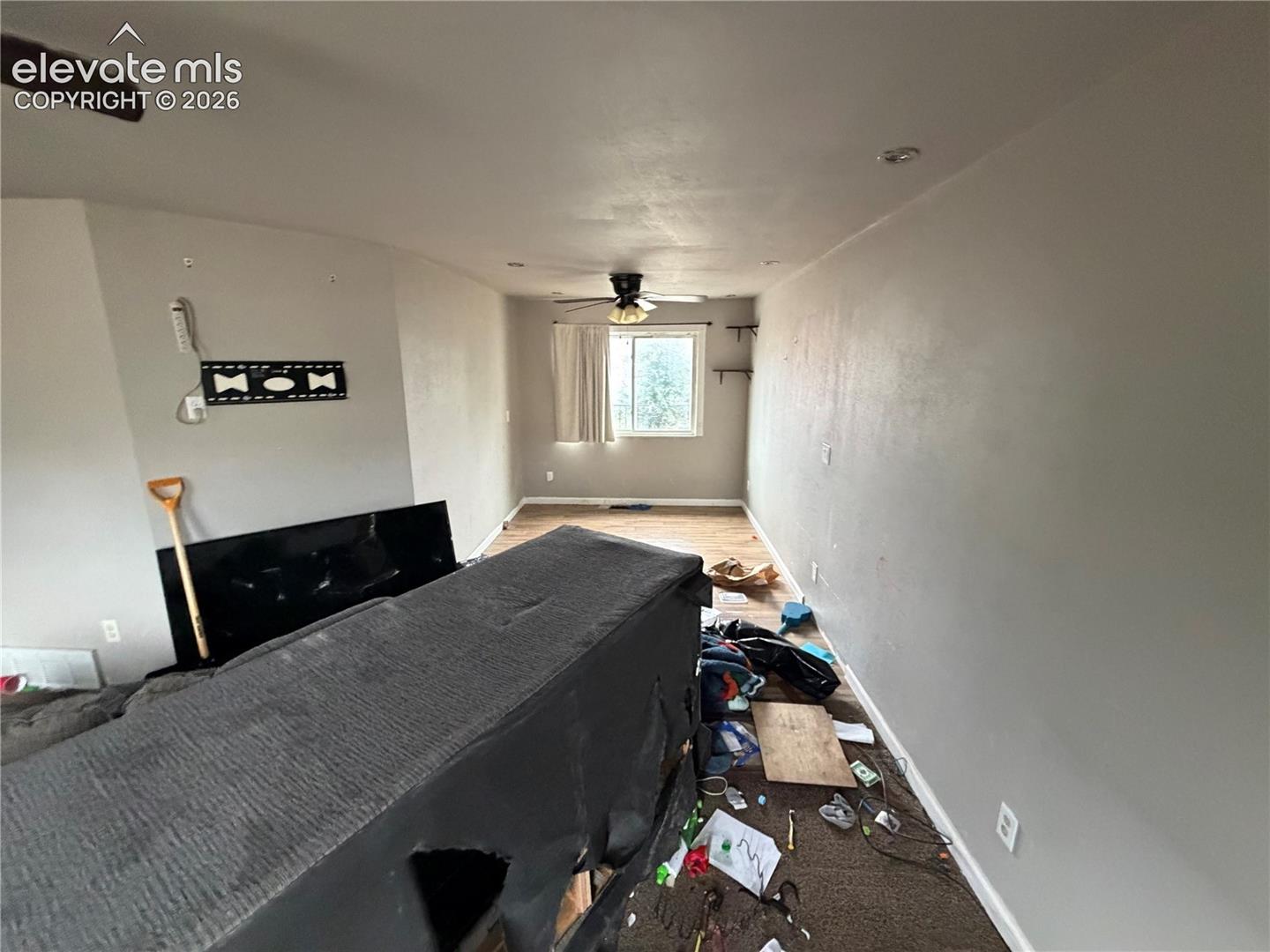 Listing photo 6 for 915 Crandall Drive