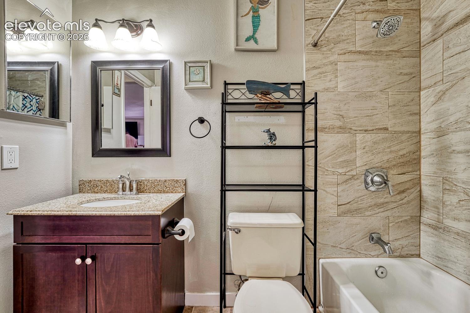 Listing photo 8 for 2121 Troy Court