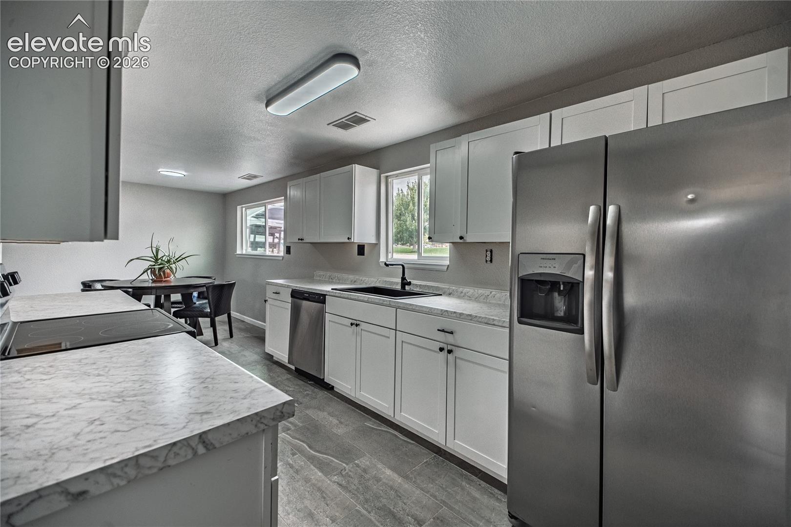 Listing photo 25 for 3816 Devonshire Lane