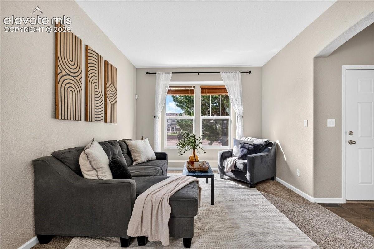 Listing photo 5 for 2409 Capital Drive