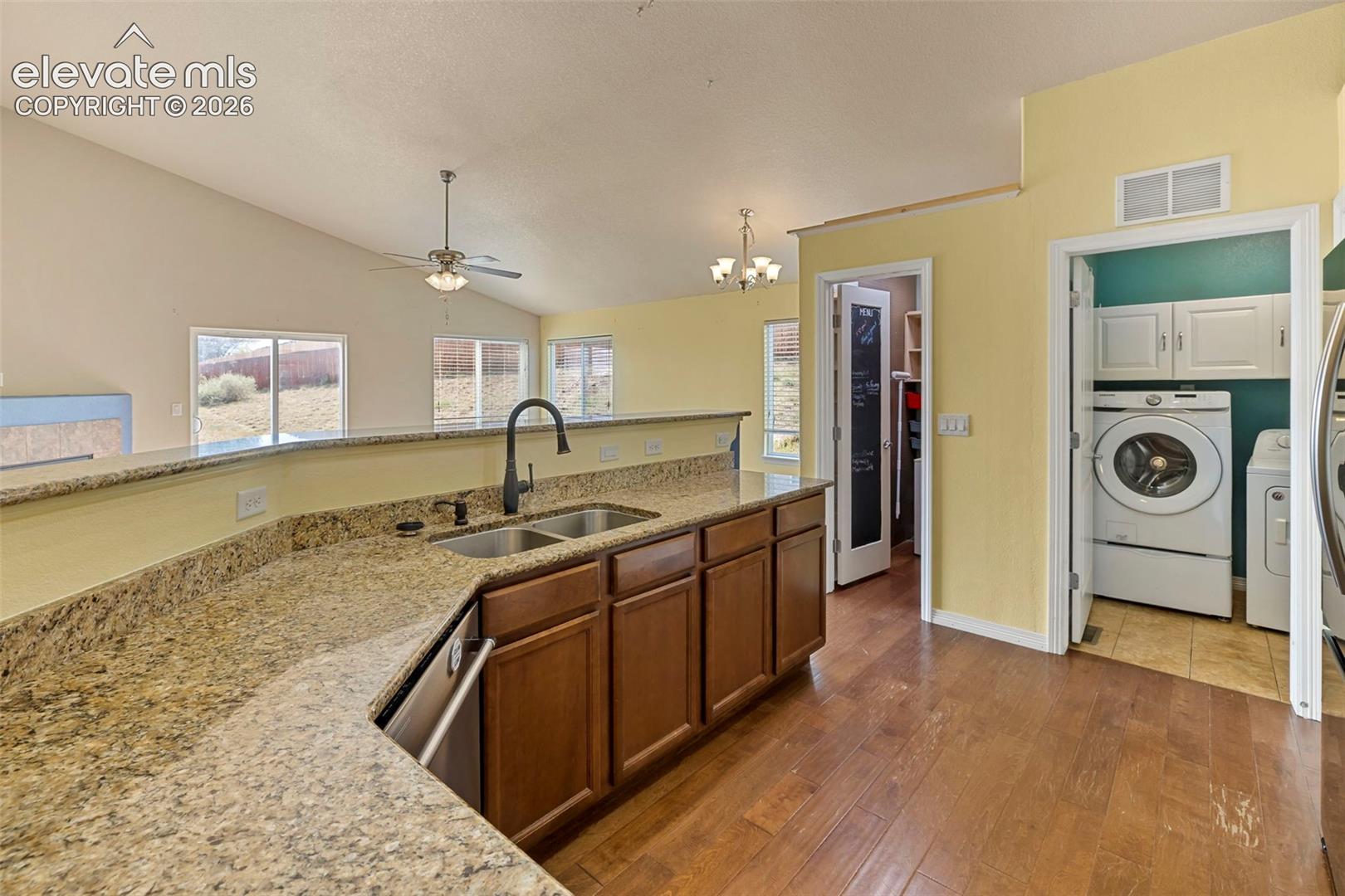 Listing photo 5 for 7794 Landover Lane