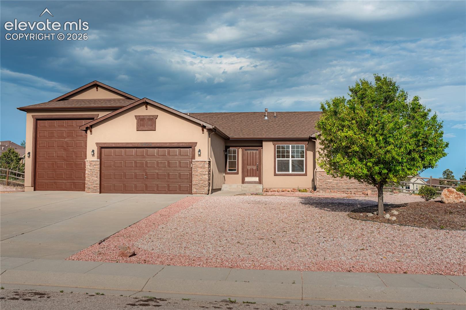 Listing photo 3 for 11824 Black Hills Drive