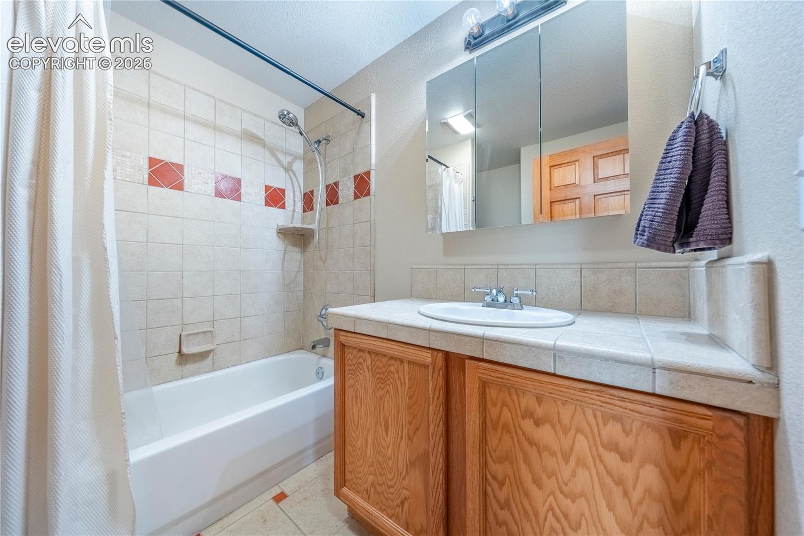 Listing photo 13 for 15970 Willow Way