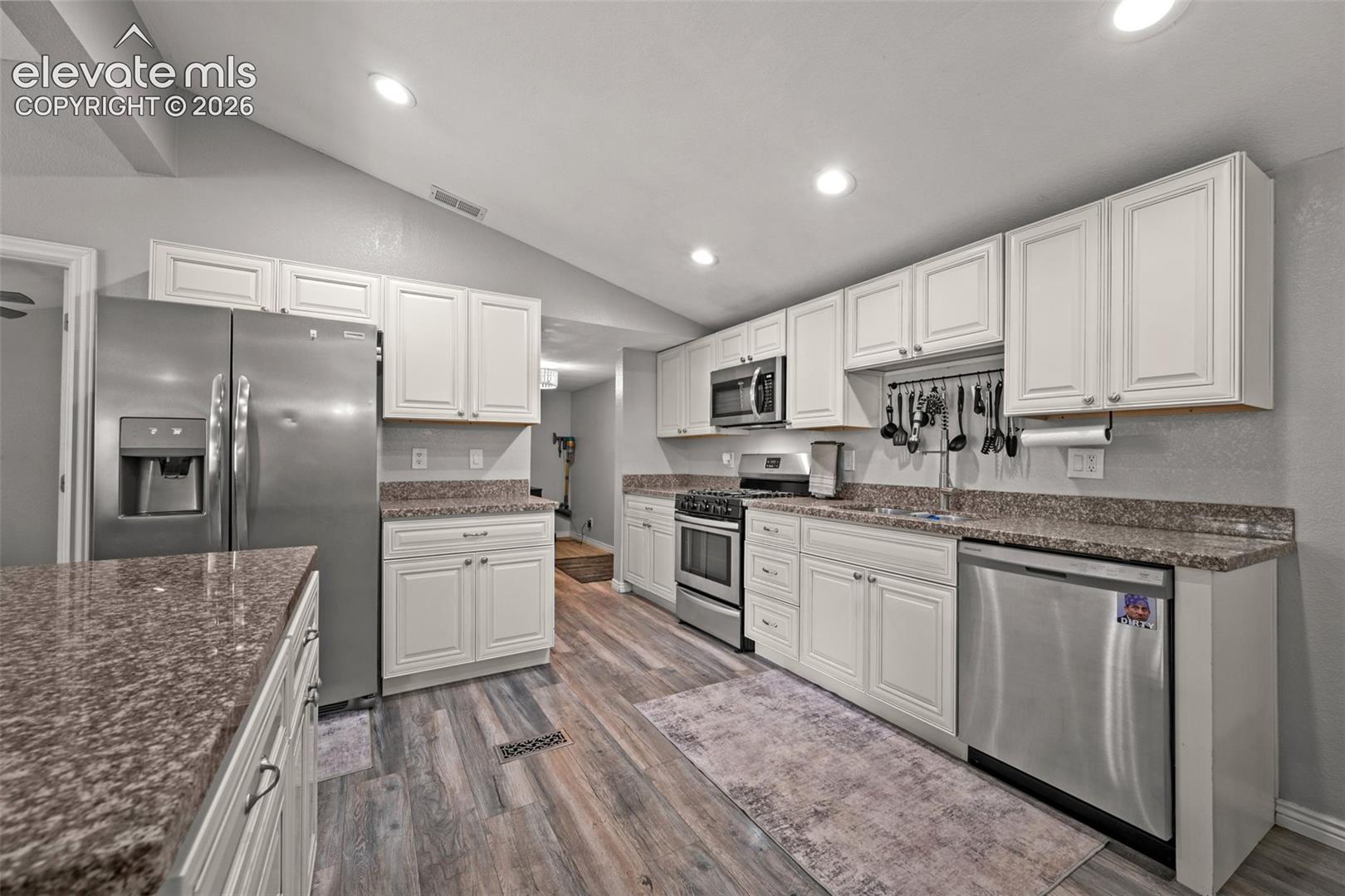 Listing photo 13 for 311 Comanche Village Drive