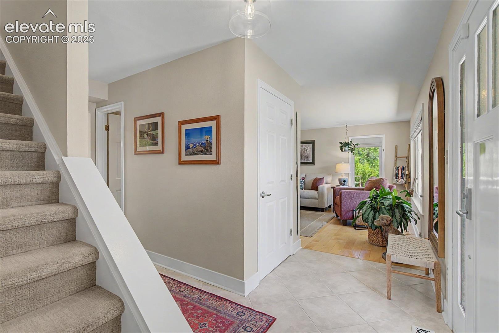 Listing photo 5 for 216 W Cheyenne Mountain Boulevard