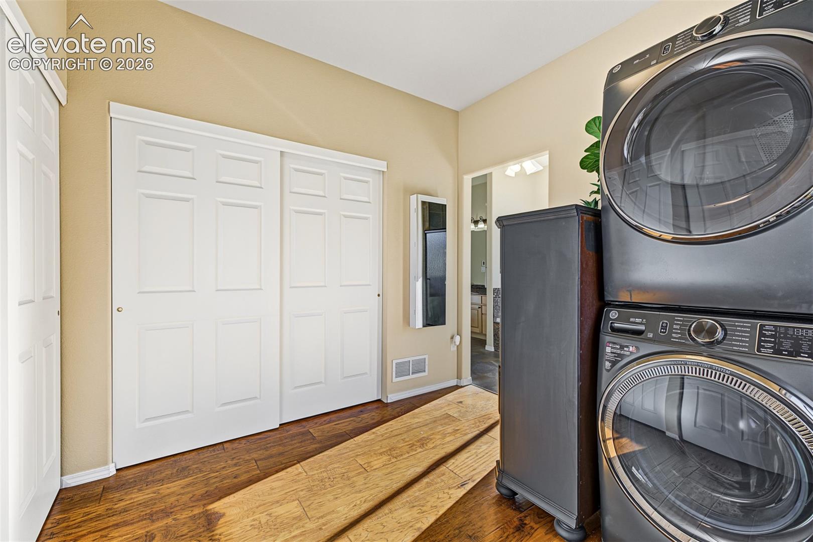 Listing photo 22 for 3530 Twisted Oak Circle