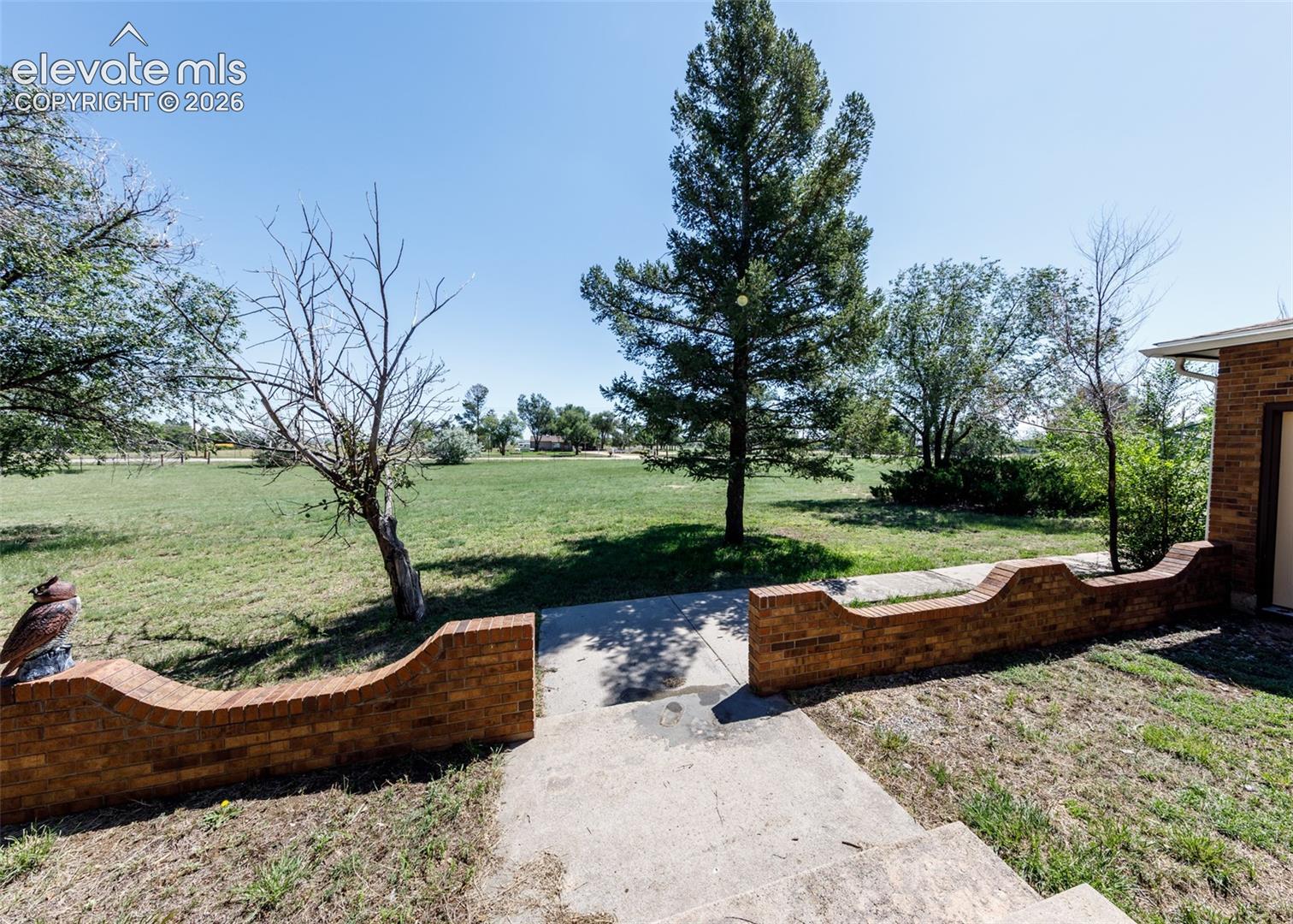 Listing photo 6 for 1540 N Ellicott Highway
