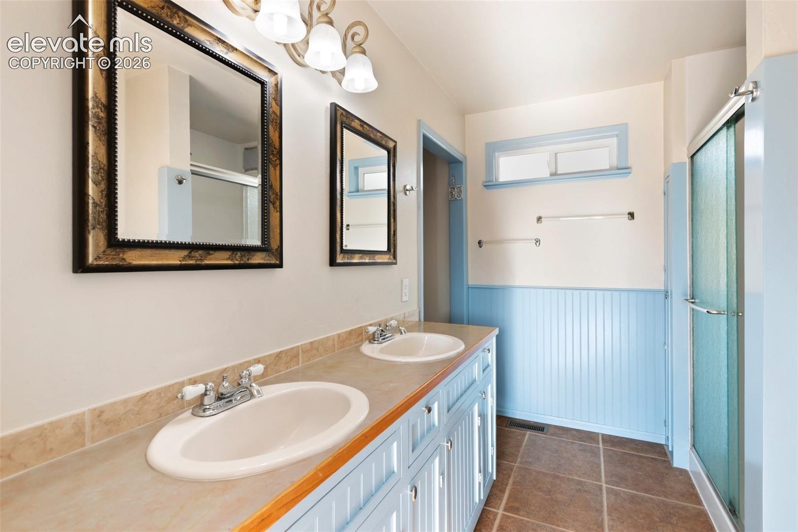 Listing photo 21 for 192 Columbine Road