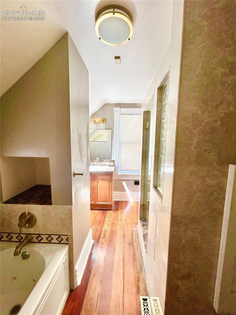 Listing photo 38 for 602 RUXTON Avenue
