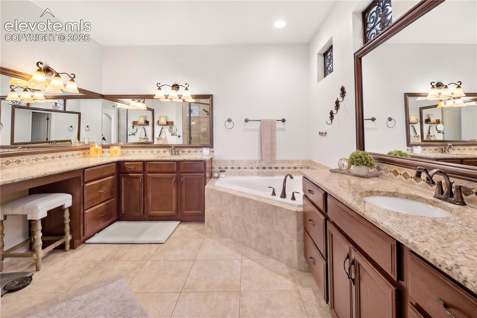 Listing photo 18 for 2313 Rainbows End Point