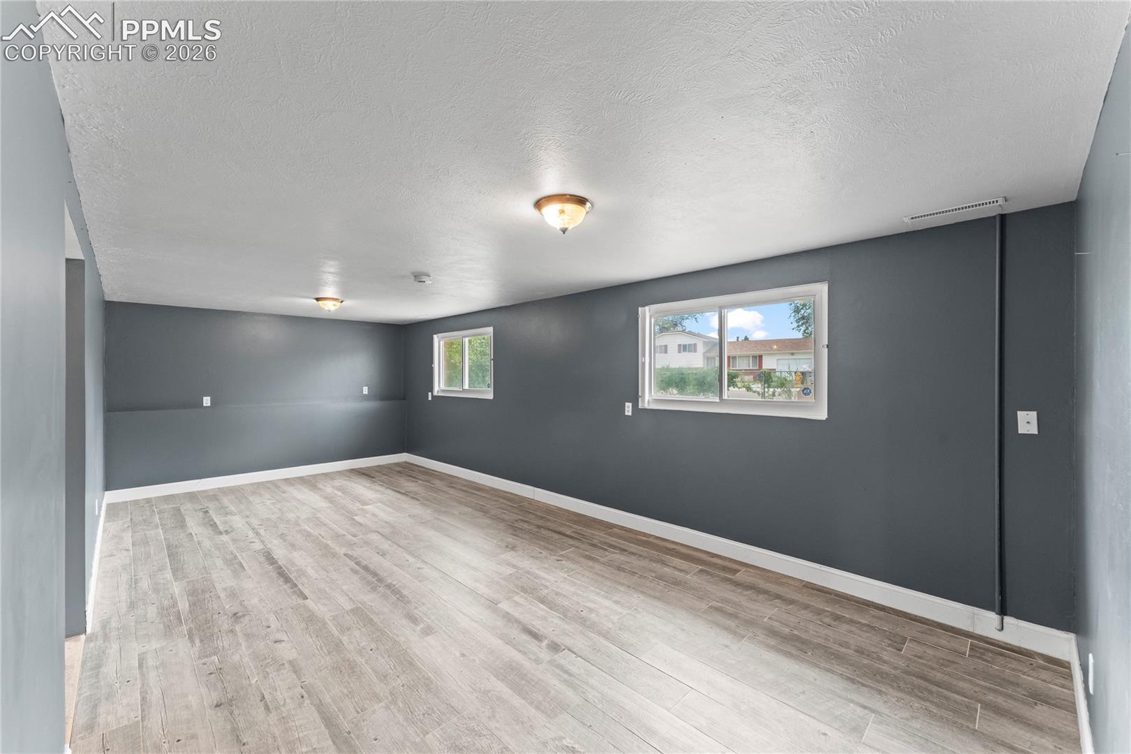 Listing photo 10 for 1325 Southmoor Drive
