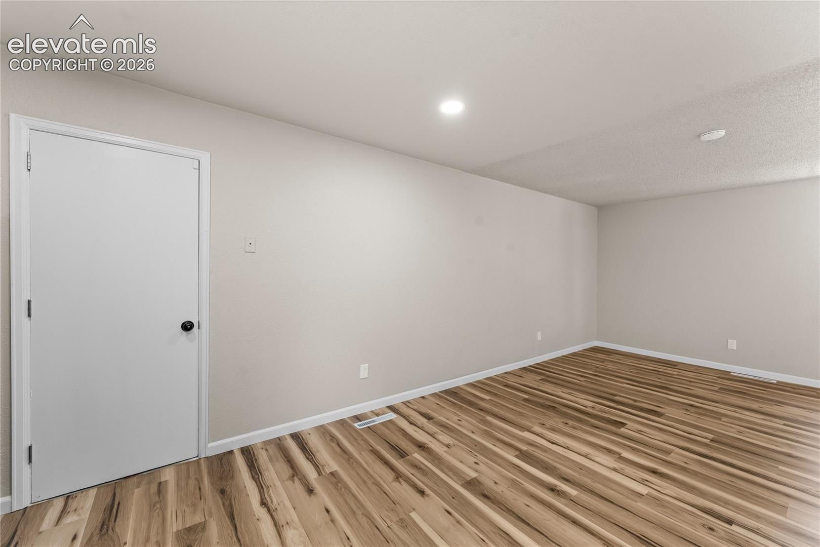 Listing photo 13 for 1214 Burnham Street
