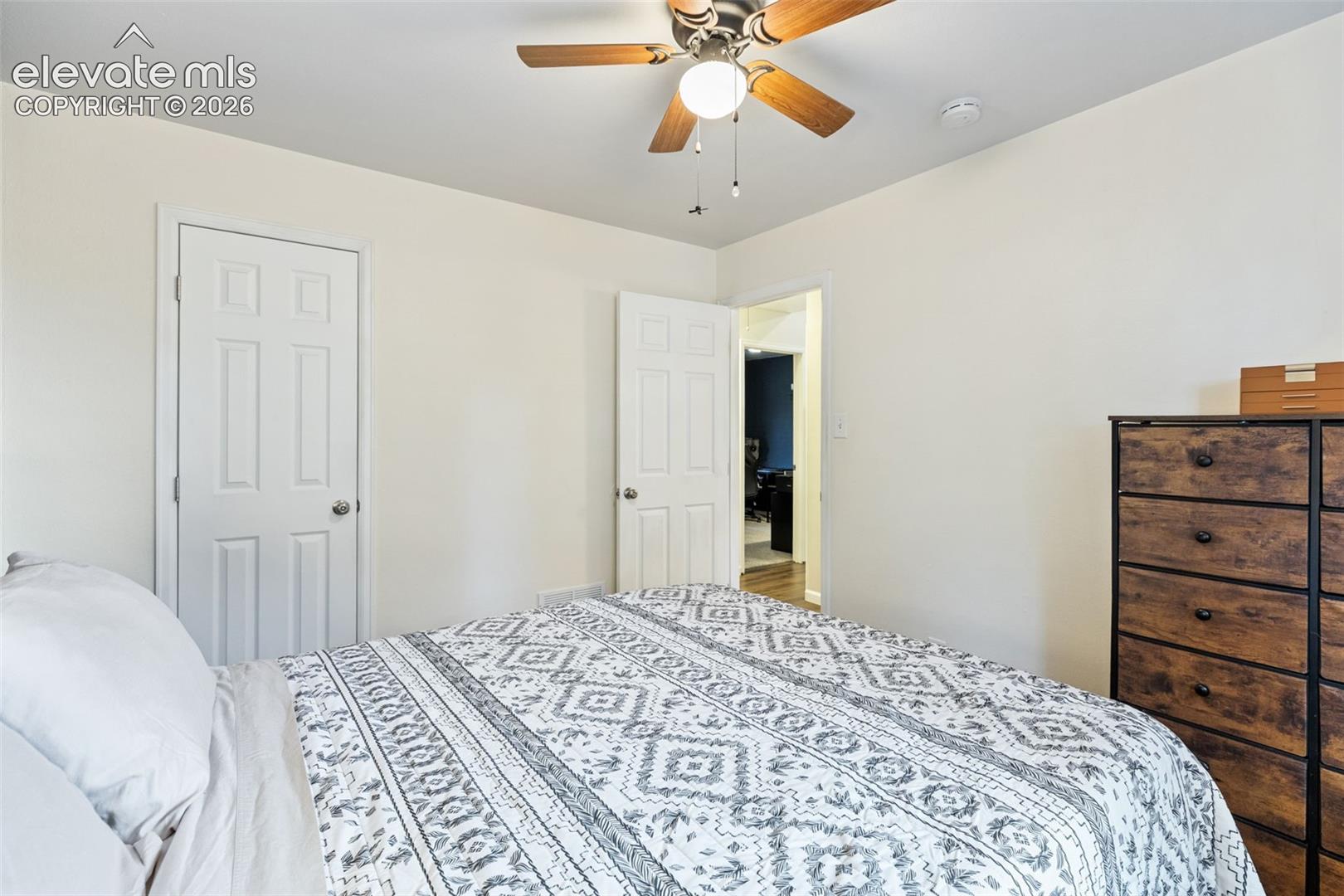 Listing photo 14 for 2110 Frontier Drive