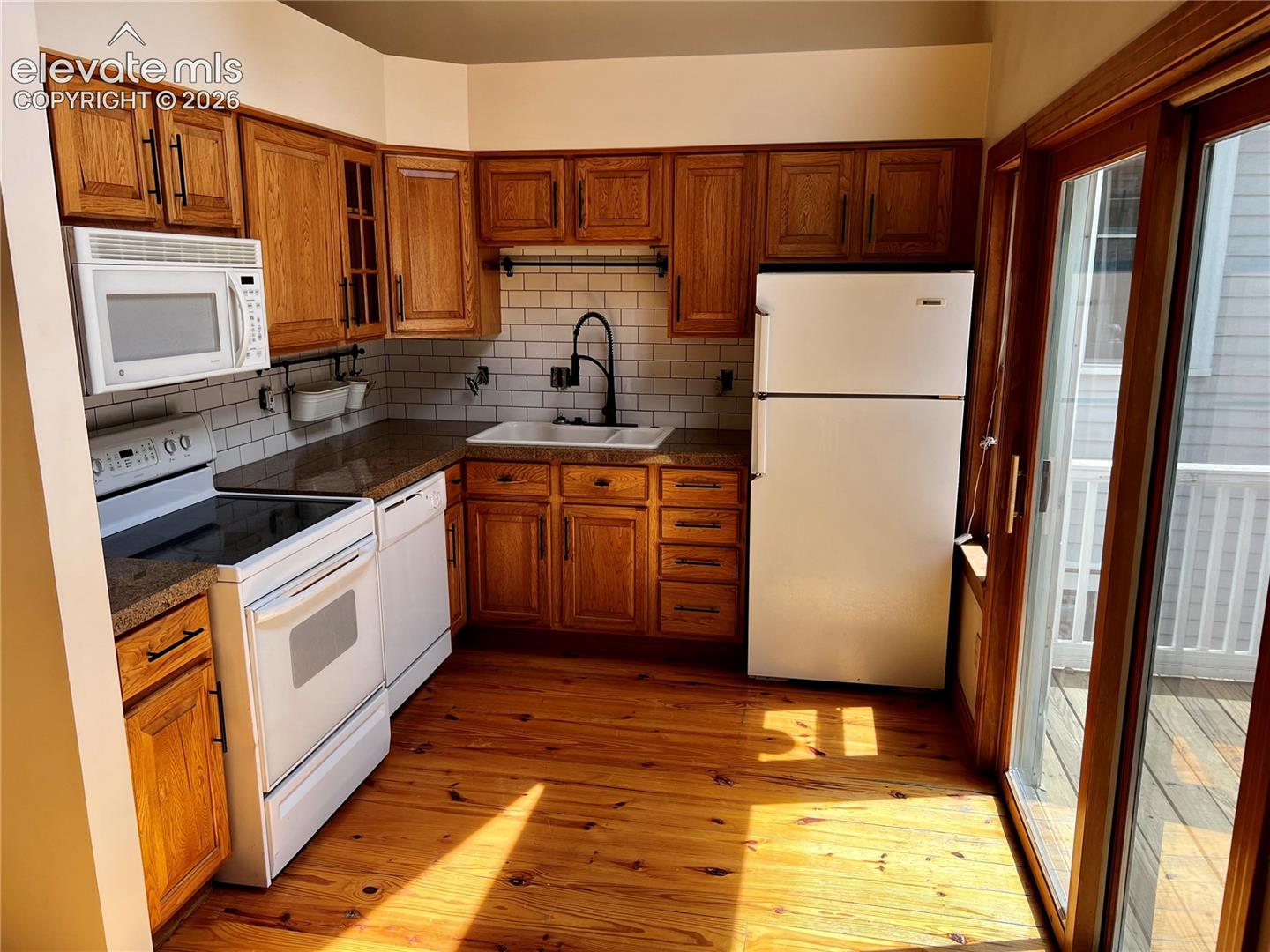 Listing photo 5 for 602 RUXTON Avenue