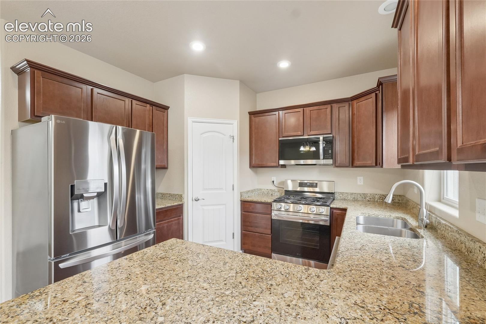 Listing photo 6 for 11528 Louvre Point