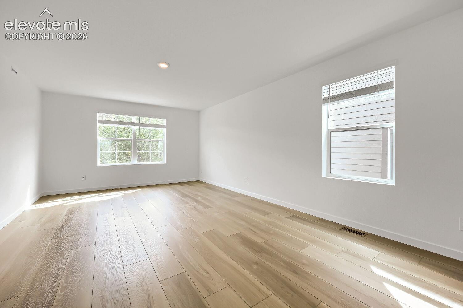 Listing photo 3 for 2712 Lower Crags Point