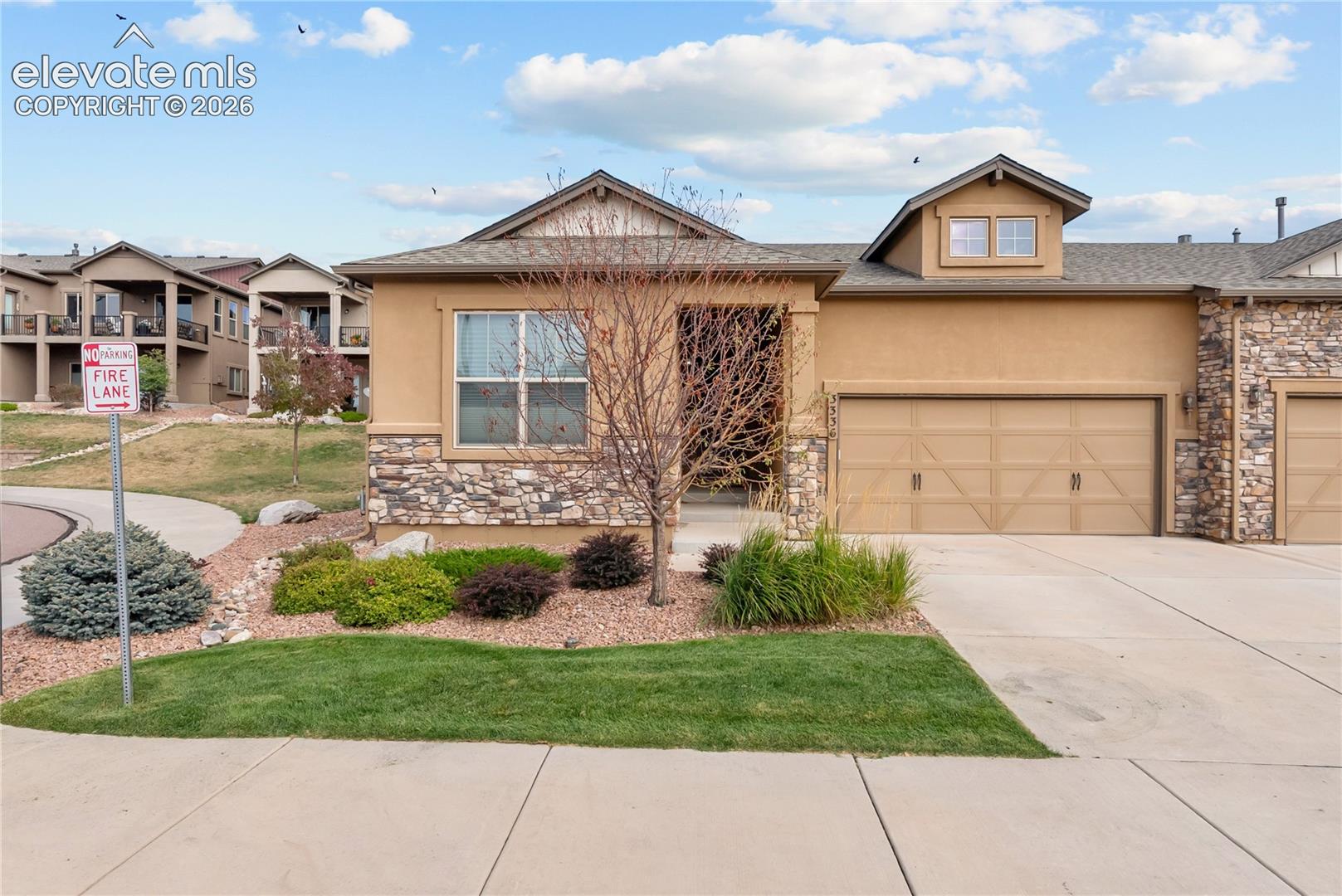 Listing photo 2 for 3336 Redcoat Lane