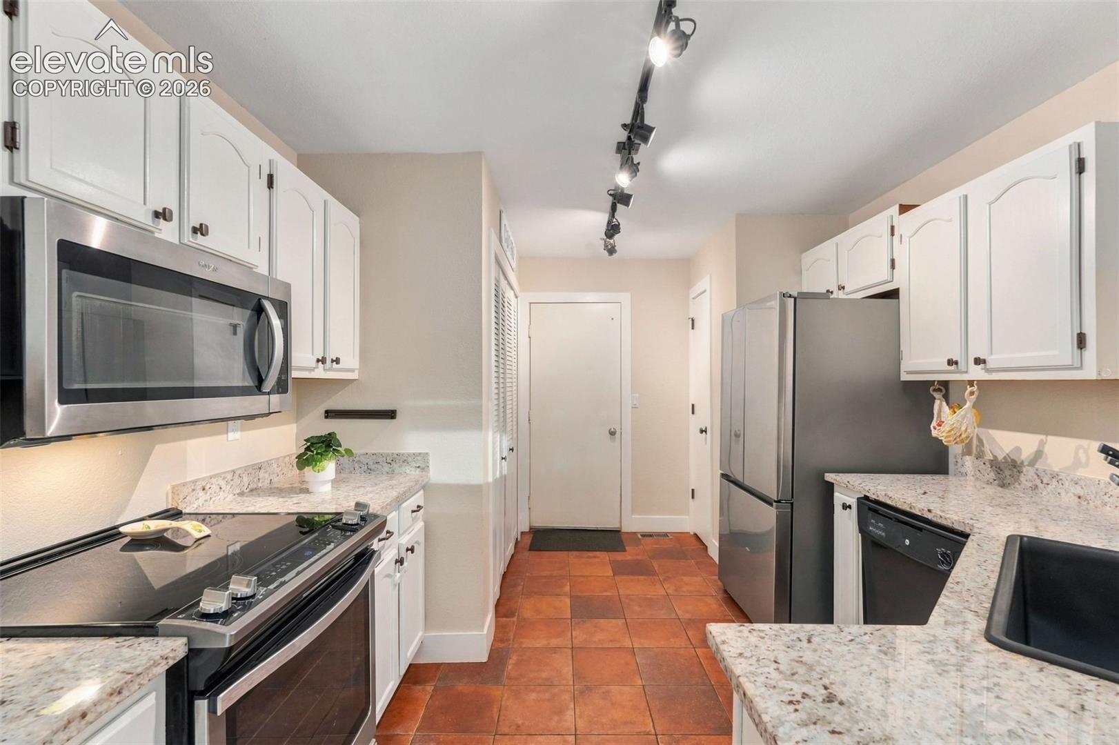 Listing photo 19 for 271 N Holcomb Circle