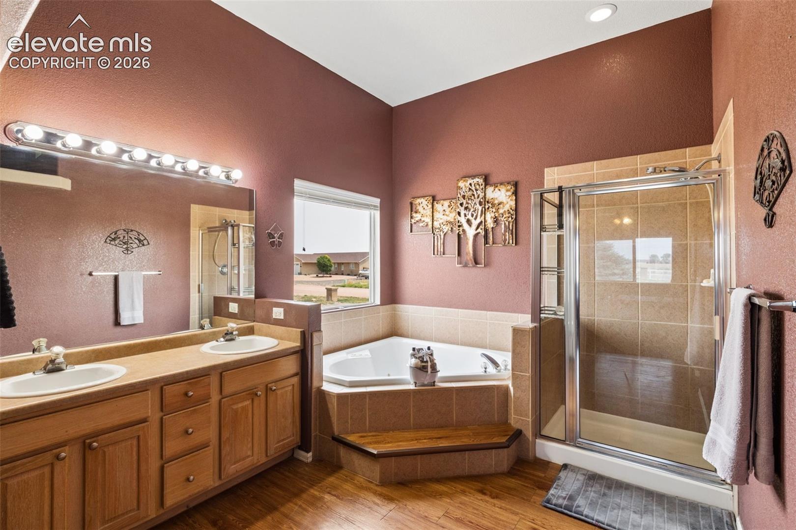Listing photo 13 for 703 N Canvas Drive