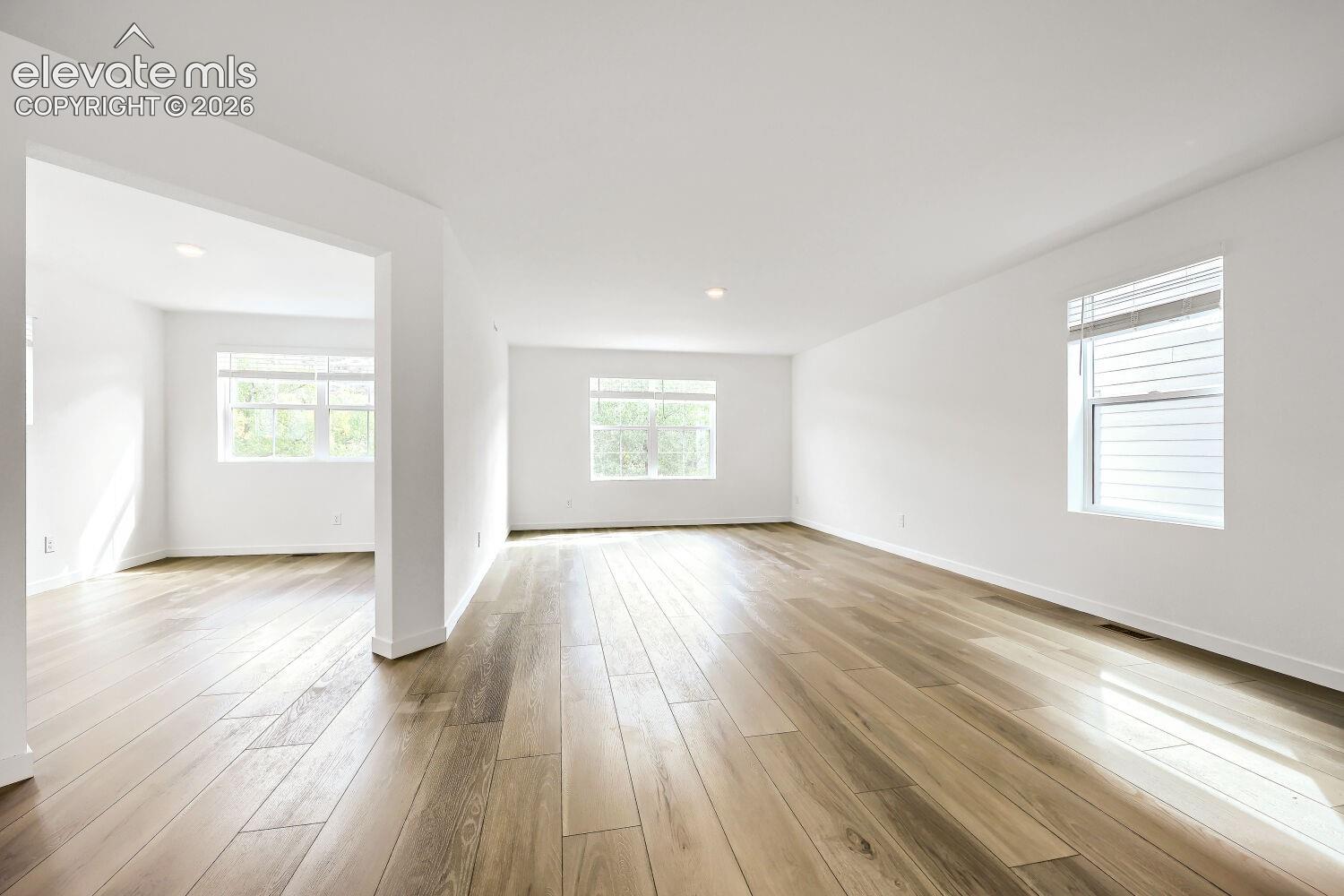 Listing photo 2 for 2712 Lower Crags Point