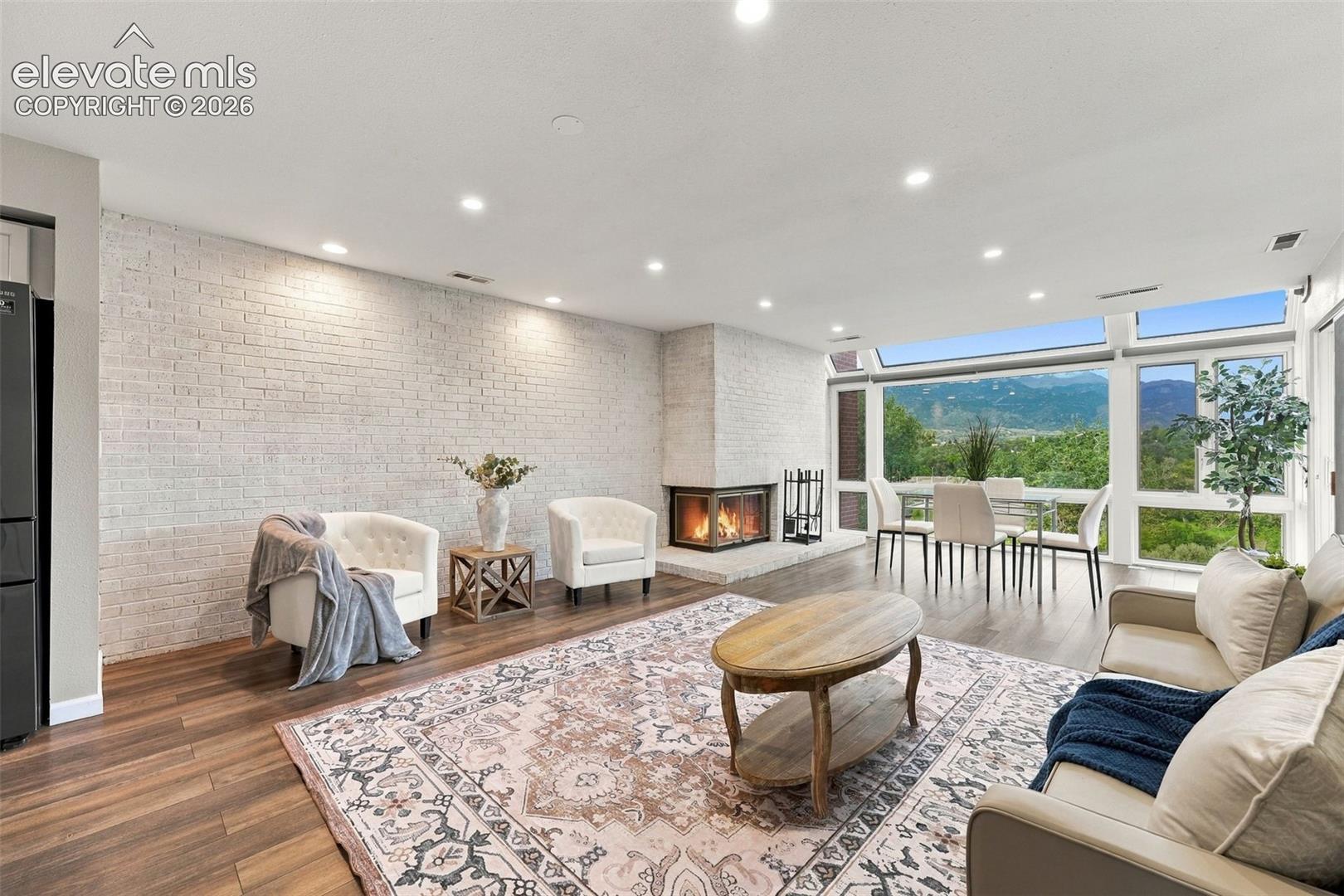 Listing photo 4 for 41 W Boulder Street