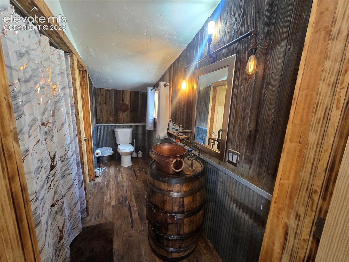 Listing photo 8 for 207 W Eaton Avenue