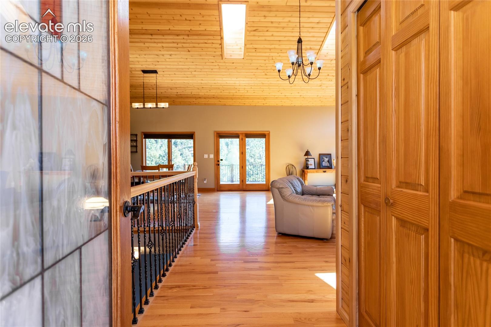 Listing photo 2 for 1325 Kings Crown Road