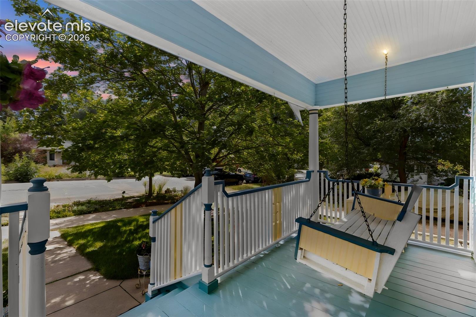 Listing photo 4 for 514 Custer Avenue