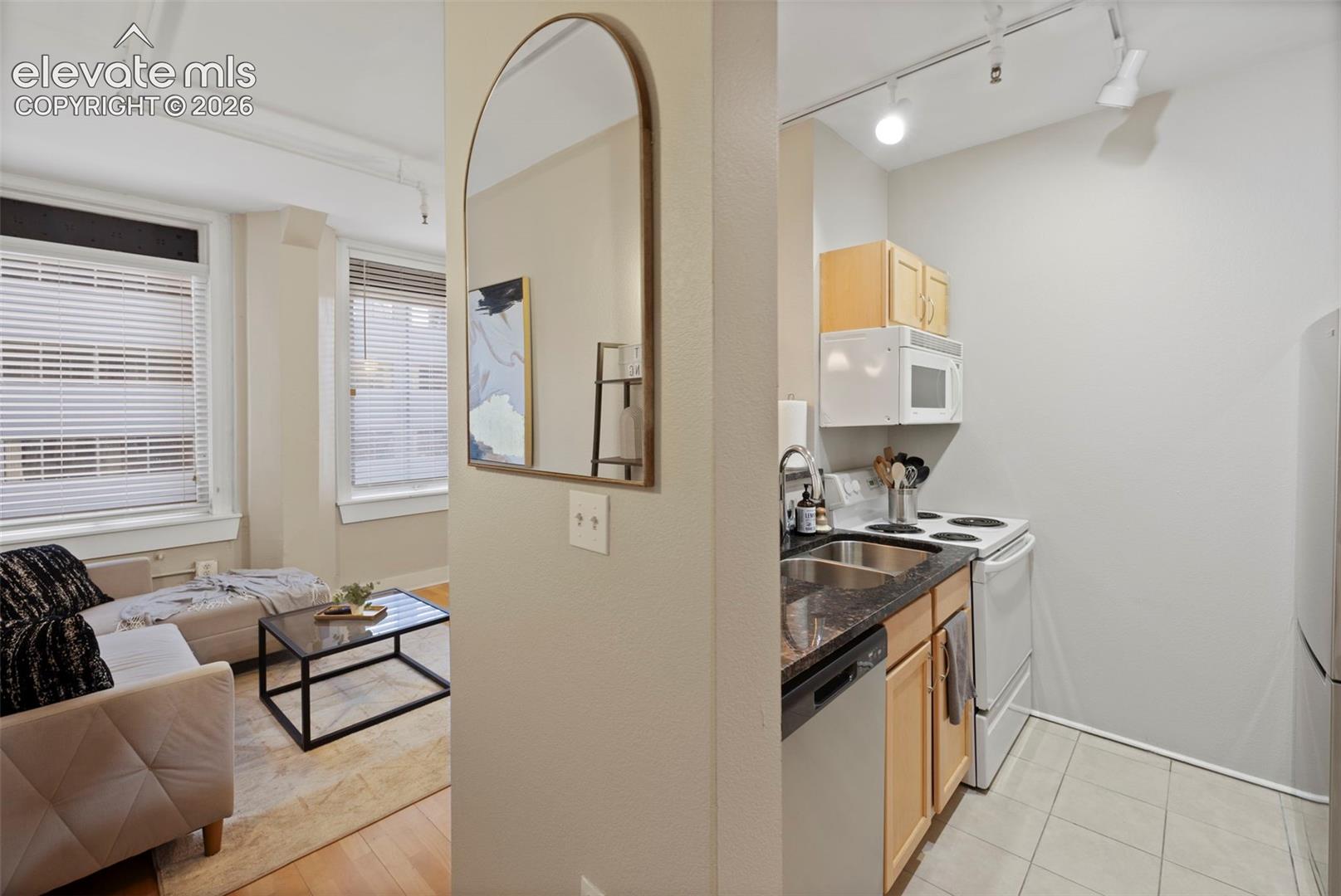 Listing photo 9 for 444 17th Street 709