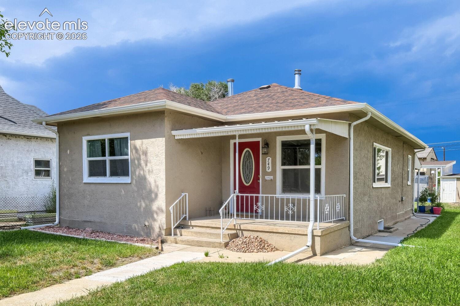 Listing photo 2 for 749 W Corona Avenue