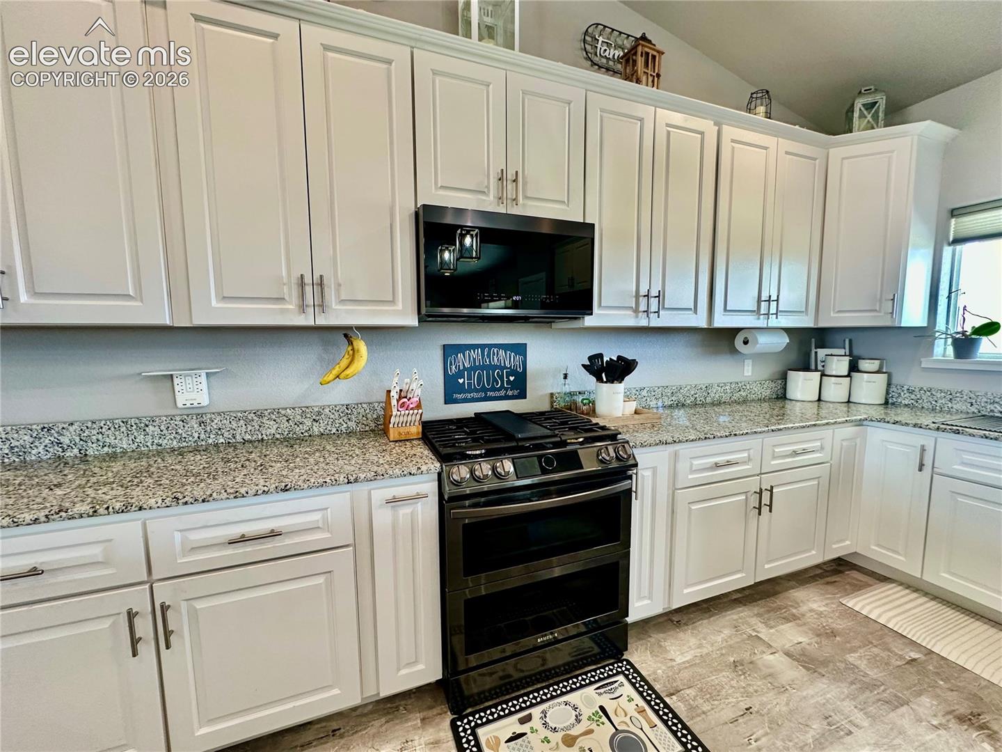 Listing photo 14 for 2064 W Hesperus Drive