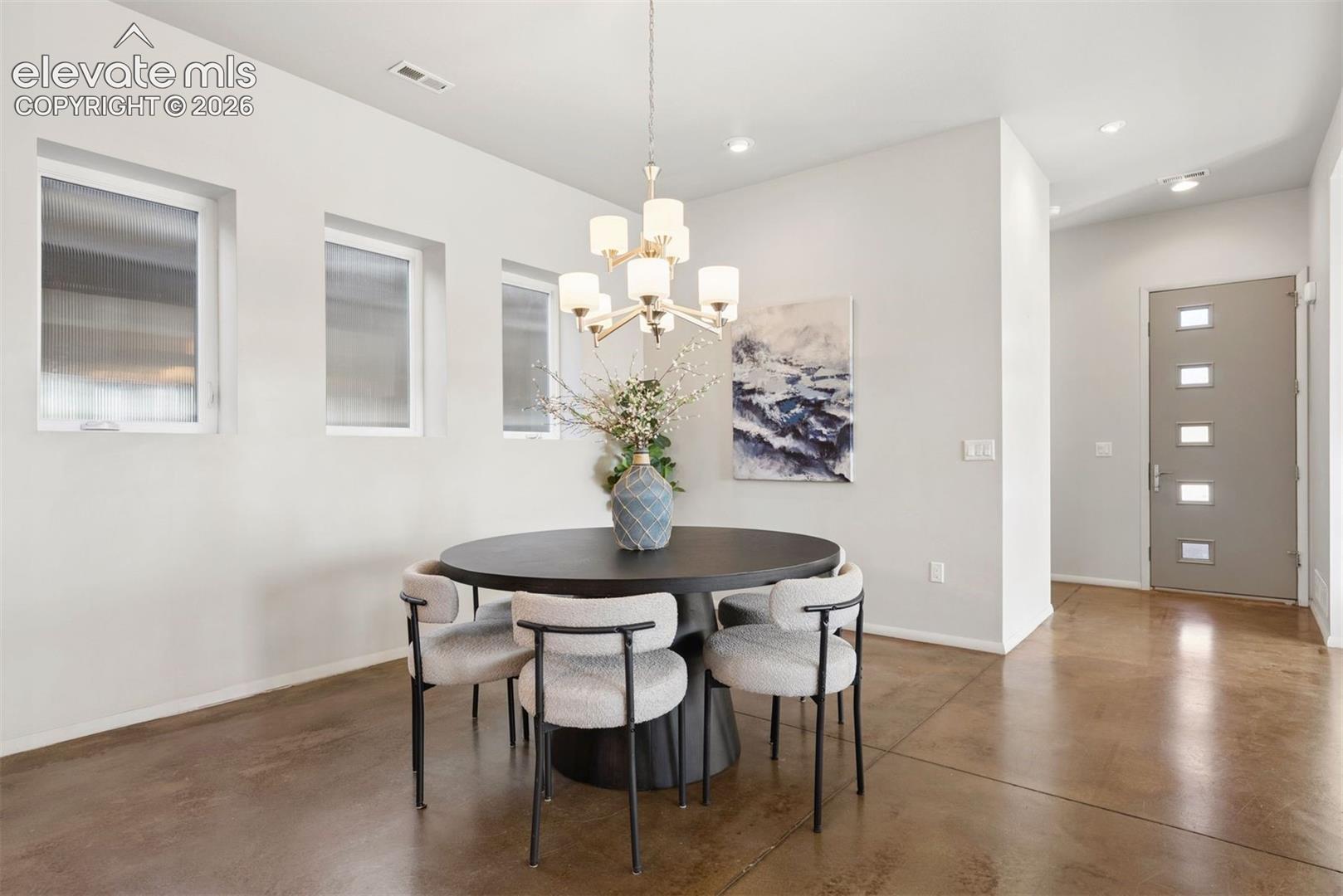 Listing photo 38 for 815 W Jefferson Street